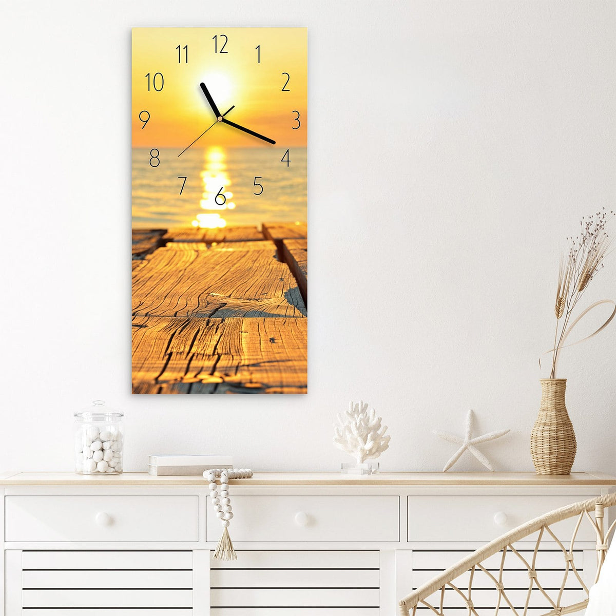 Wanduhr Sonnenuntergang & Meer aus Glas – Hochformat 30 × 60 cm – Holzsteg ins goldene Meer