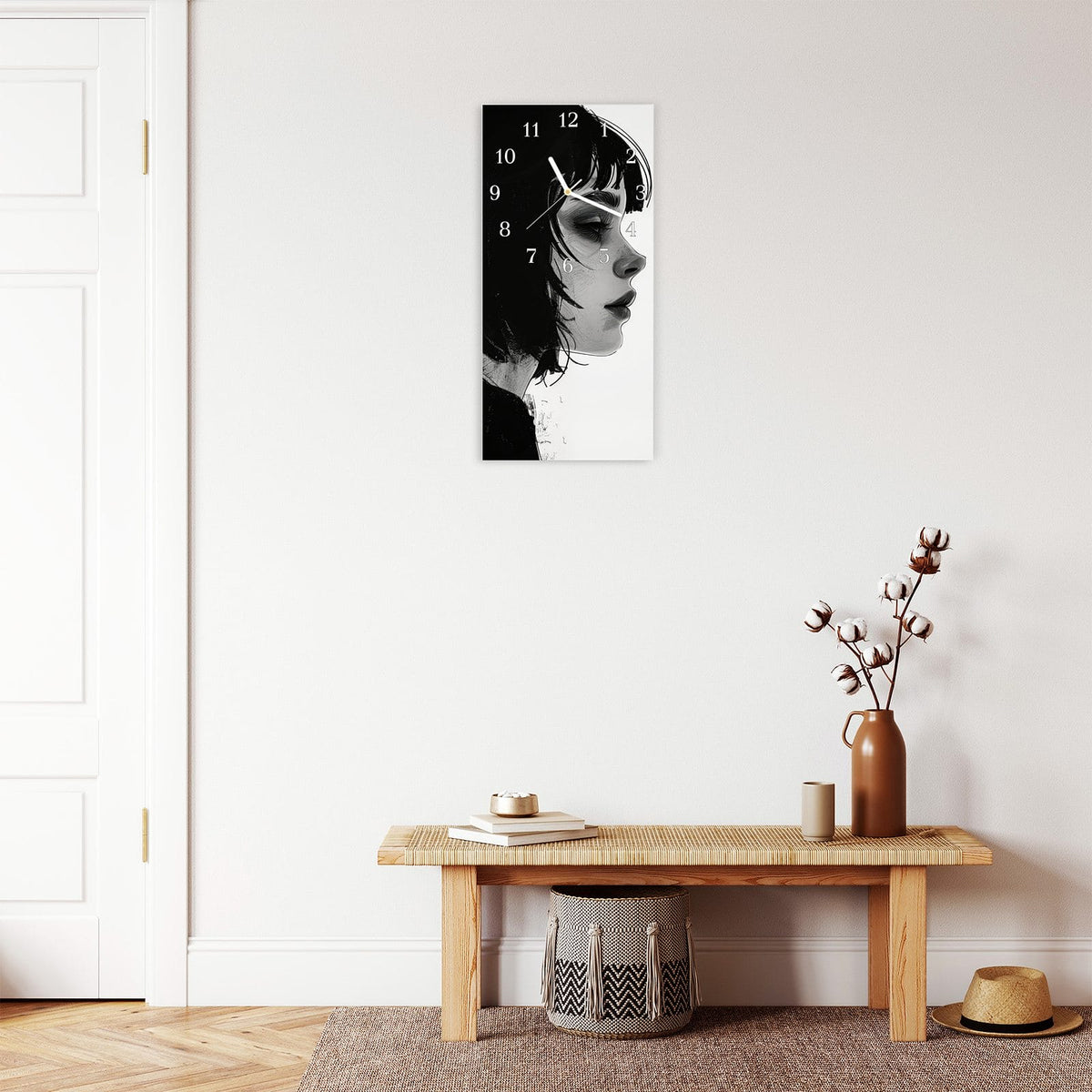 Moderne Wanduhr aus Glas mit Farbtiefe – Wanduhr Silhouetten Porträt aus Glas – Hochformat 30 × 60 cm
