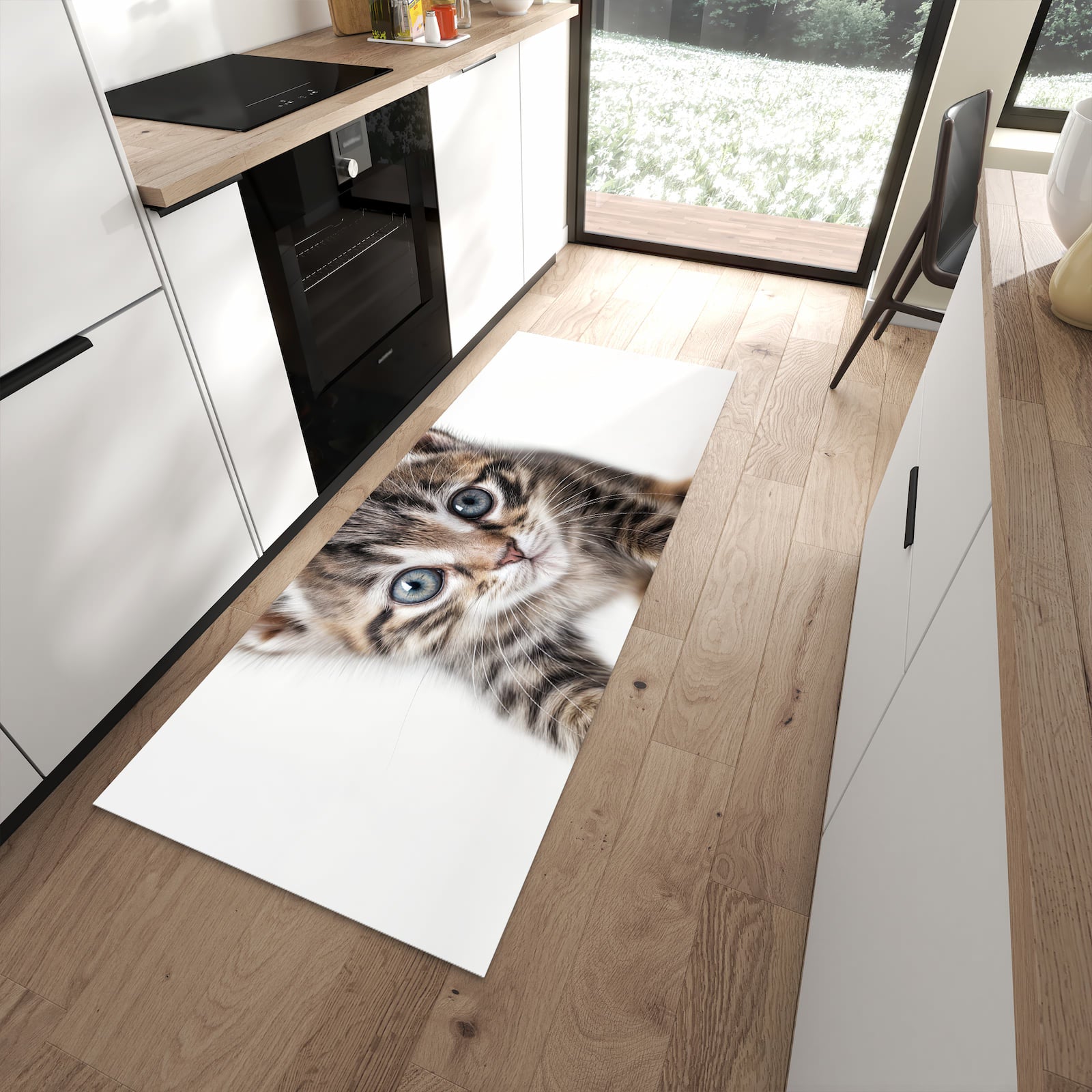 Bodenschonender rutschfester Küchenläufer mit Motiv Sanfte Katzenjunges in moderner Küche