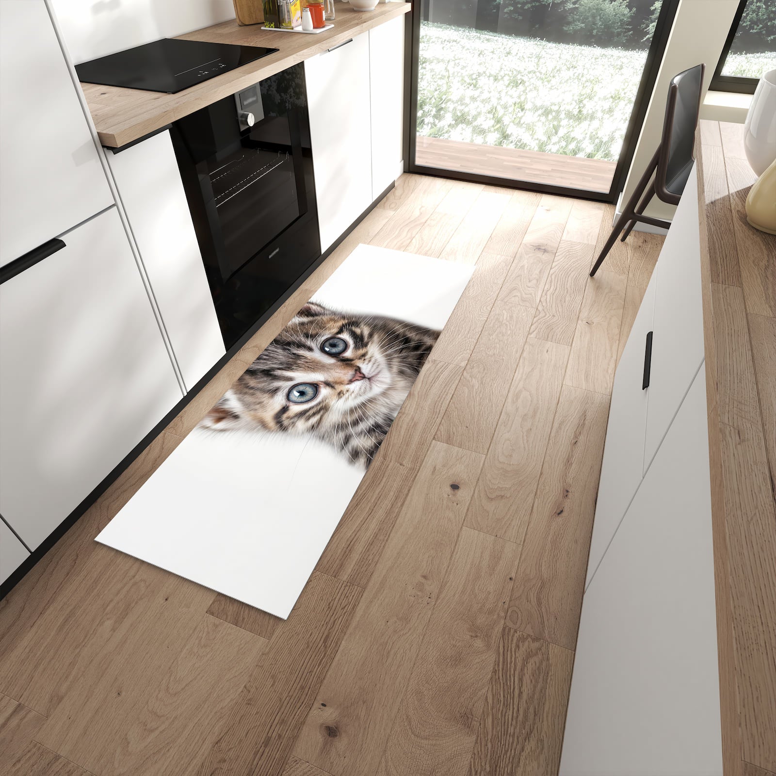 Strapazierfähiger Küchenläufer mit Motiv Sanfte Katzenjunges in moderner Küche
