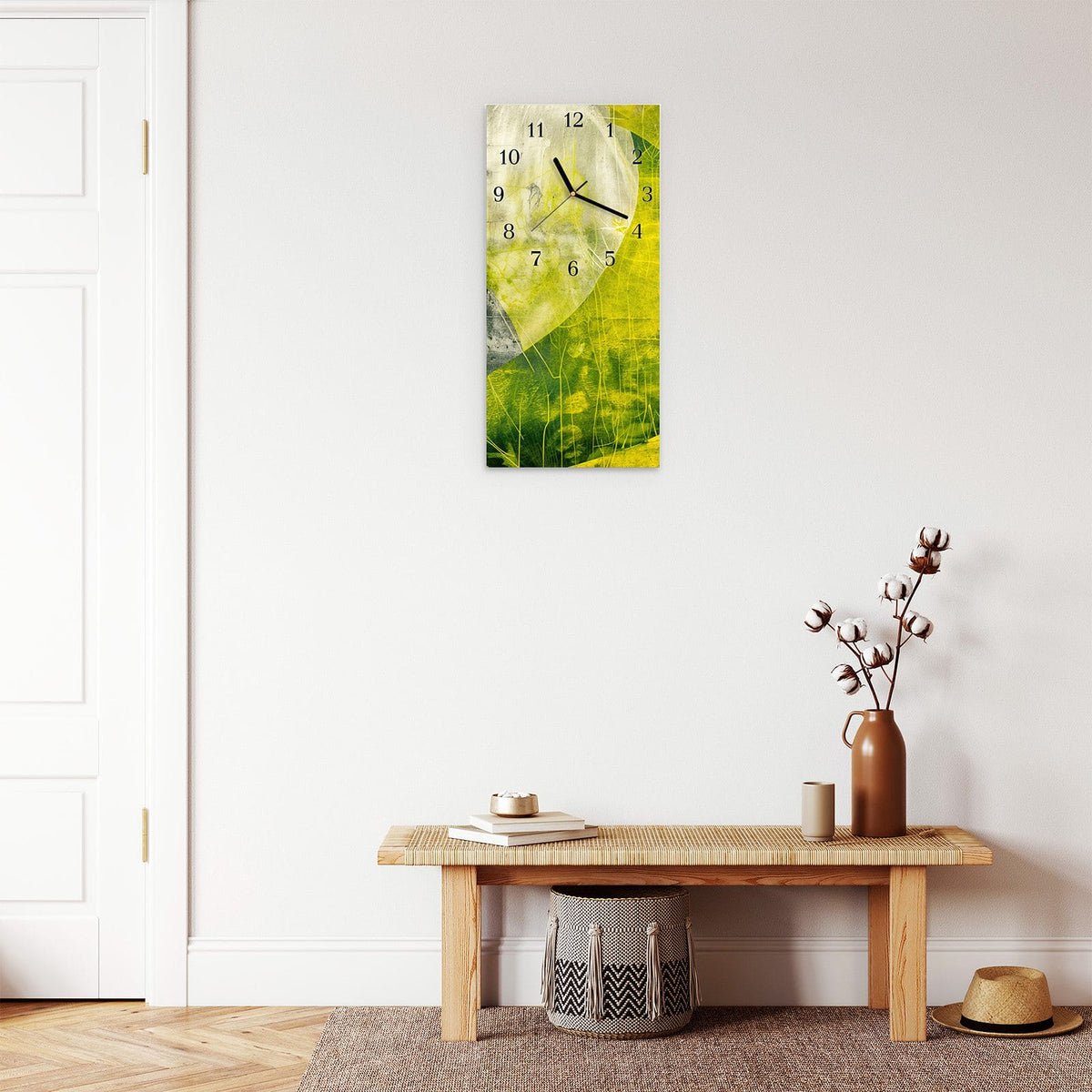 Moderne Wanduhr aus Glas mit Farbtiefe – Wanduhr Abstraktkunst aus Glas – Hochformat 30 × 60 cm