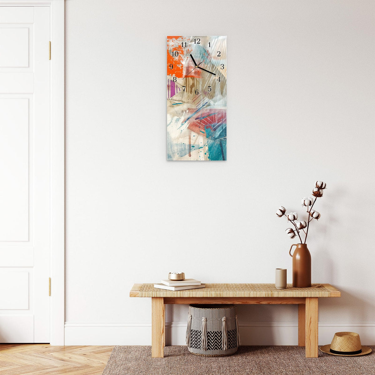 Moderne Wanduhr aus Glas mit Farbtiefe – Wanduhr Moderne Abstraktion aus Glas – Hochformat 30 × 60 cm