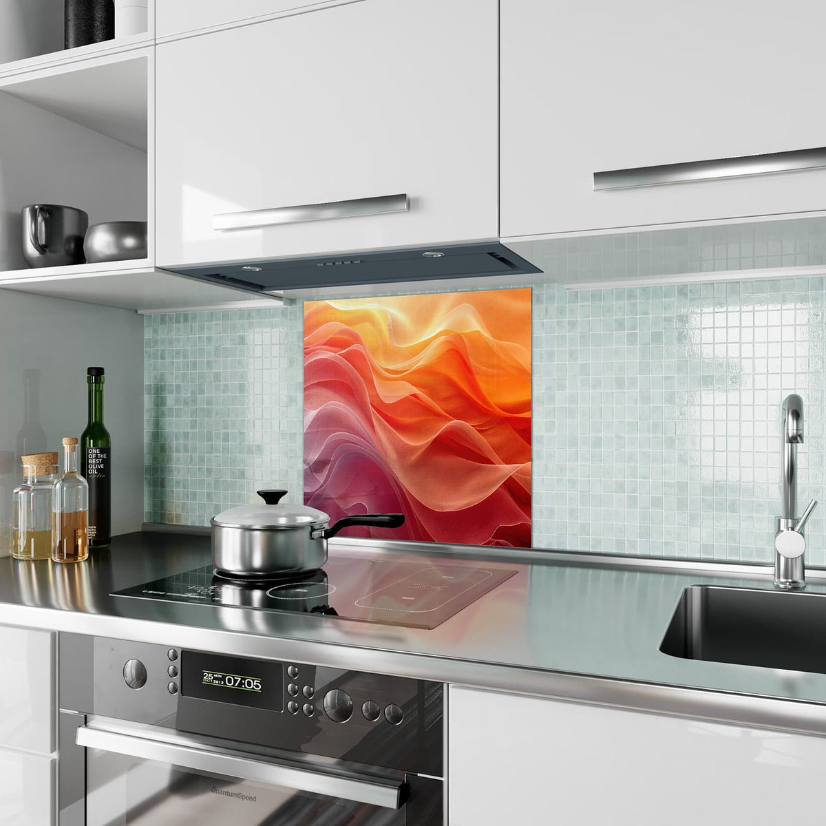 Küchenrückwand aus Glas Orange Seidenfalten im quadratischen Format als Spritzschutz hinter dem Kochfeld, über dem Fliesenspiegel montiert