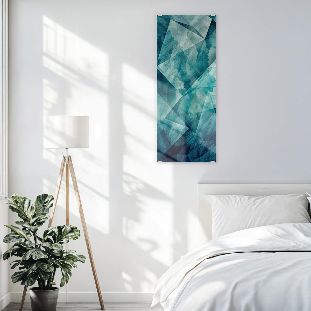 Glasbild Abstrakte Geometrie an der Wand – Übereinandergelegte Dreiecke und Facetten in Türkis und Blaugrau