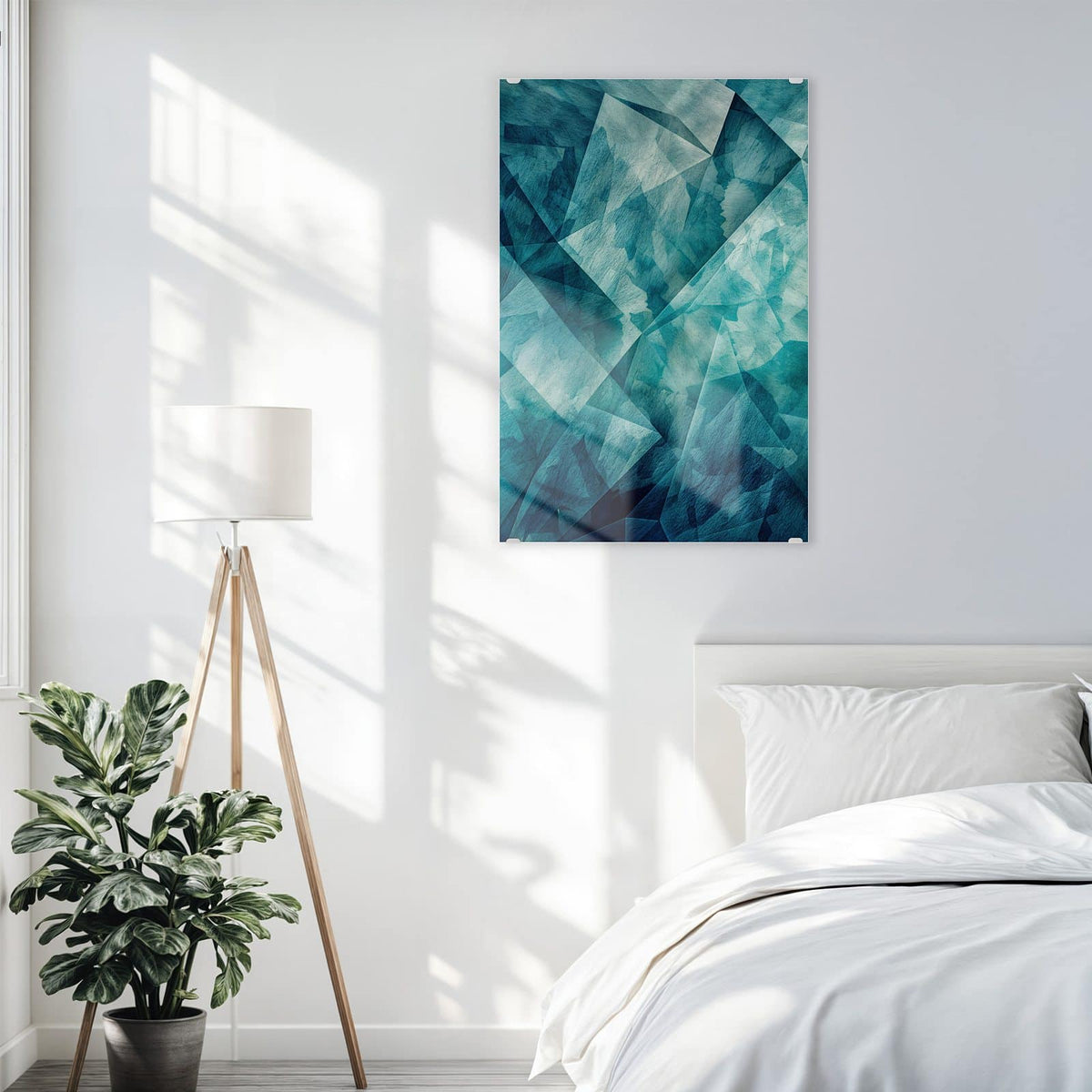 Glasbild Abstrakte Geometrie an der Wand – Übereinandergelegte Dreiecke und Facetten in Türkis und Blaugrau