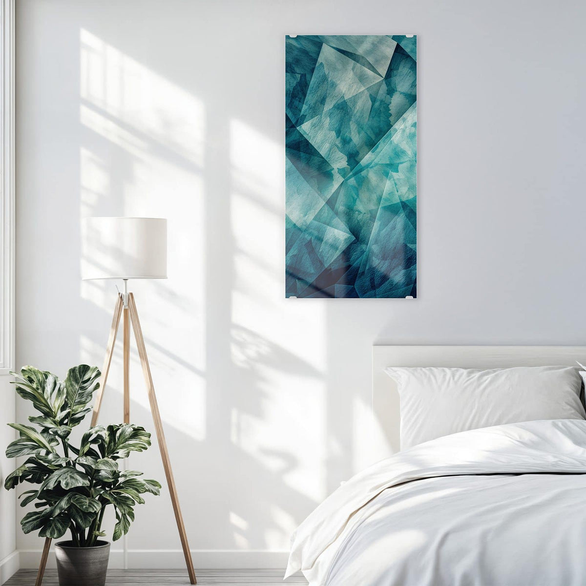 Glasbild Abstrakte Geometrie an der Wand – Übereinandergelegte Dreiecke und Facetten in Türkis und Blaugrau