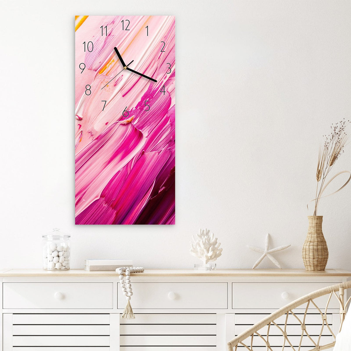 Wanduhr Pinselstriche aus Glas – Kräftige Striche in Rosa und Violett