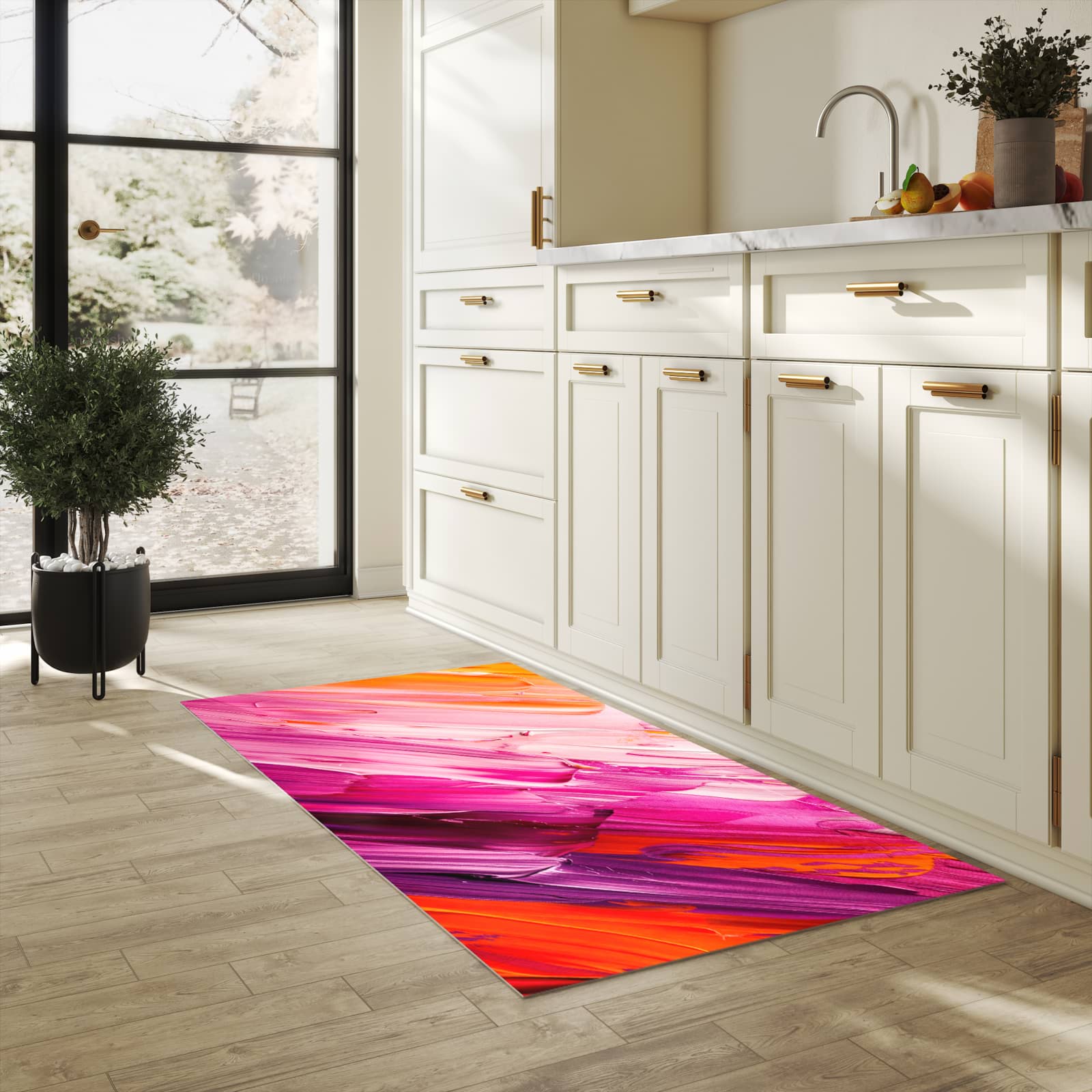Langlebiger Küchenläufer mit Motiv Pinselstriche in heller Küche
