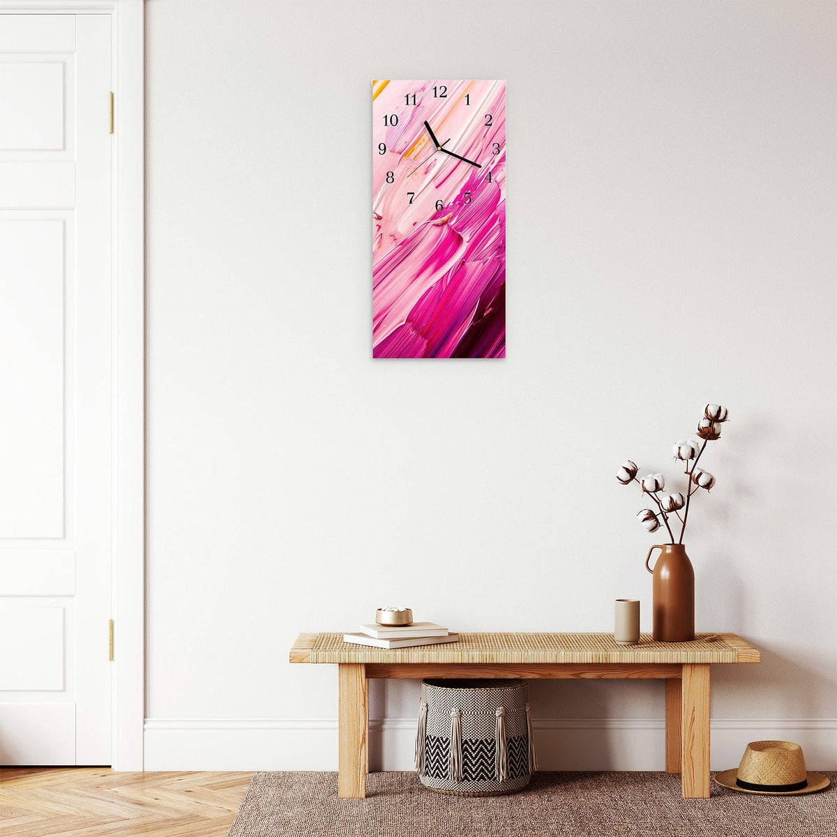 Moderne Wanduhr aus Glas mit Farbtiefe – Wanduhr Pinselstriche aus Glas – Hochformat 30 × 60 cm