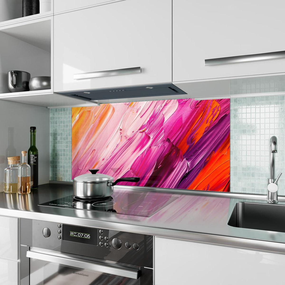 Küchenrückwand aus Glas Rosa Pinselstriche im Hochformat als Spritzschutz hinter dem Kochfeld, über dem Fliesenspiegel montiert
