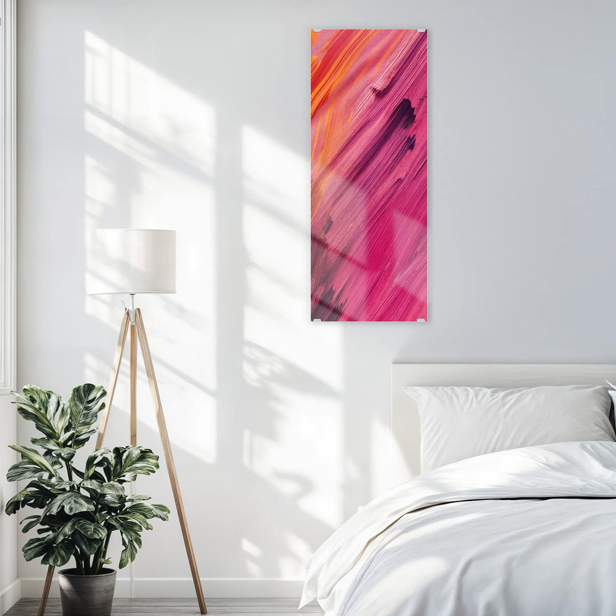 Glasbild Diagonale Farbstriche an der Wand – Diagonale Pinselstriche in Orange, Pink und Violett über die ganze Fläche