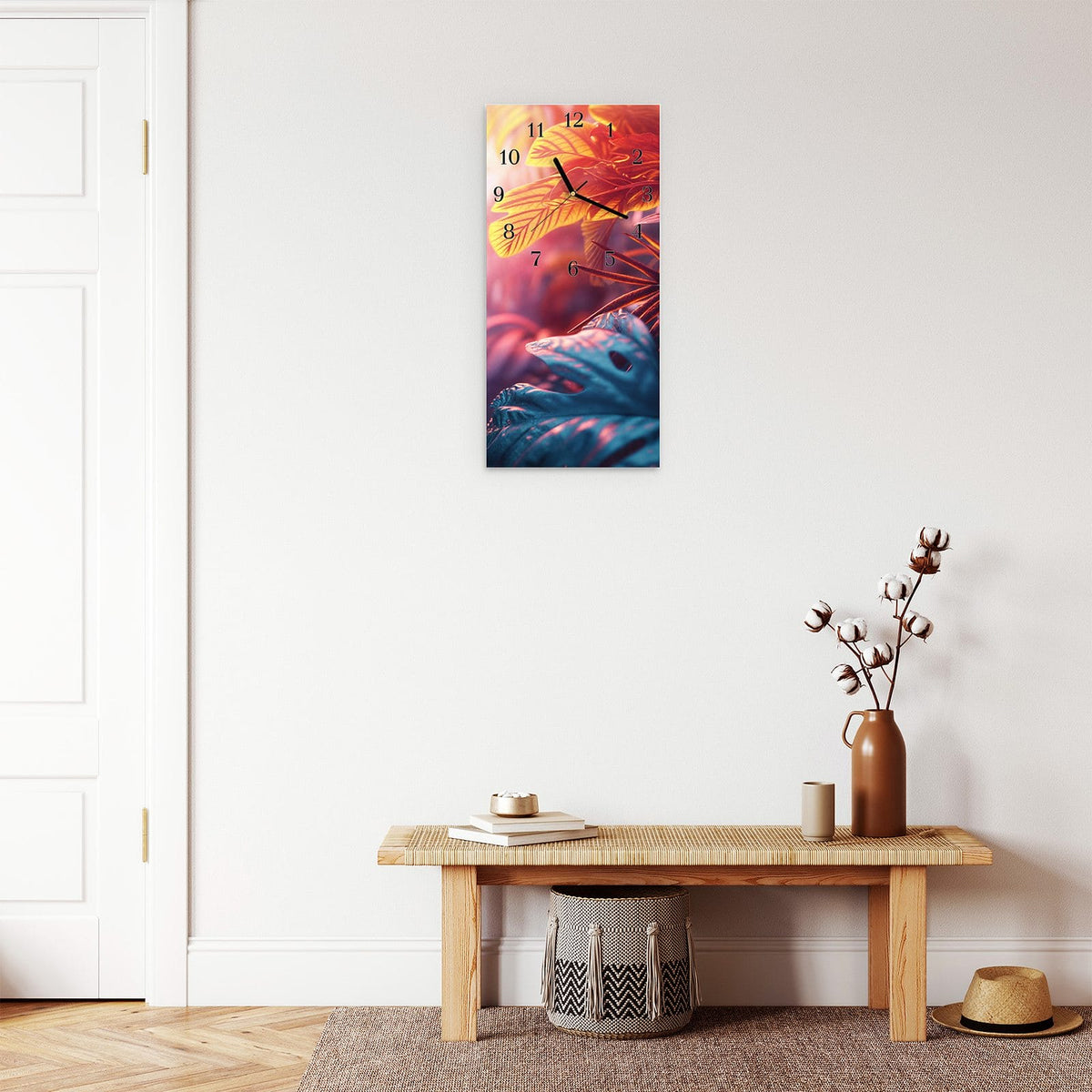 Moderne Wanduhr aus Glas mit Farbtiefe – Wanduhr Lichtdurchfluteter Dschungel aus Glas – Hochformat 30 × 60 cm