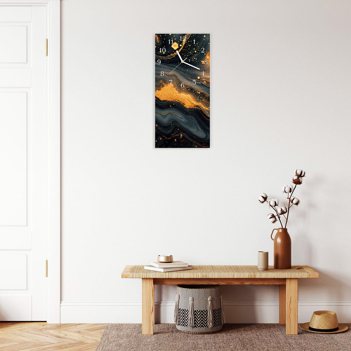 Moderne Wanduhr aus Glas mit Farbtiefe – Wanduhr Abstrakter Wirbel aus Glas – Hochformat 30 × 60 cm