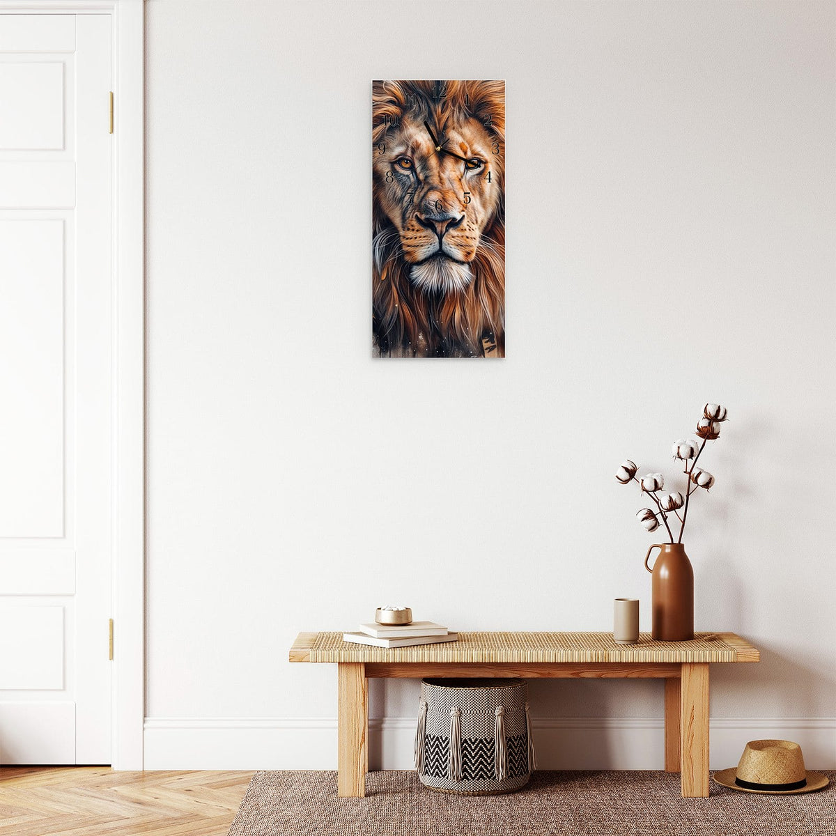 Moderne Wanduhr aus Glas mit Farbtiefe – Wanduhr Löwe Porträt aus Glas – Hochformat 30 × 60 cm