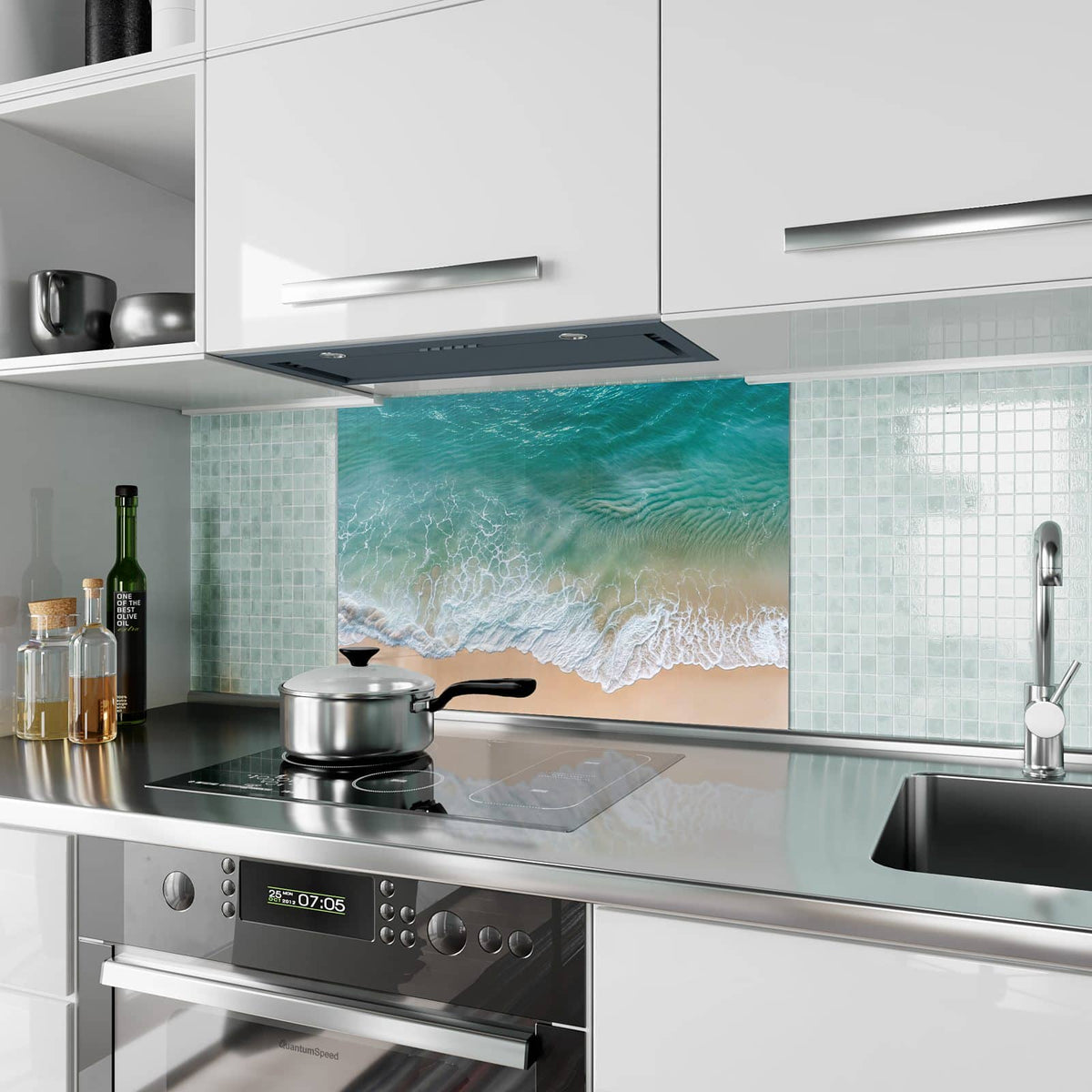 Küchenrückwand aus Glas Brandung aus der Luft im Hochformat als Spritzschutz hinter dem Kochfeld, über dem Fliesenspiegel montiert
