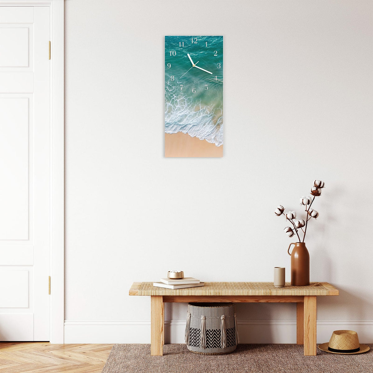 Moderne Wanduhr aus Glas mit Farbtiefe – Wanduhr Stille Meereswellen aus Glas – Hochformat 30 × 60 cm