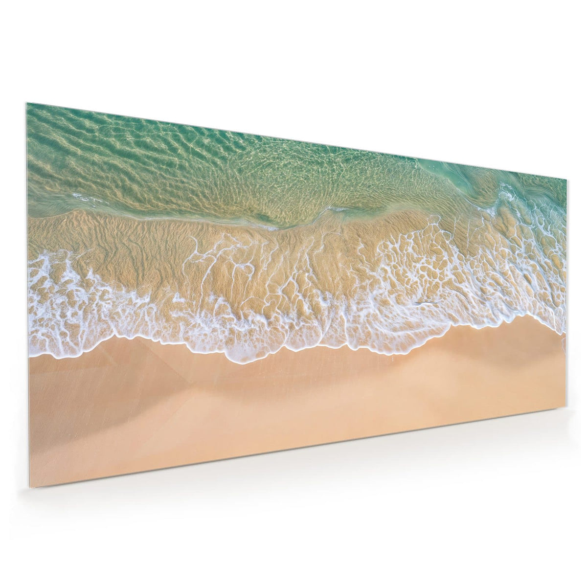 Küchenrückwand aus Glas im Hochformat: Luftbild in Pastell: mintgrünes Flachwasser mit zartem Schaum auf pfirsichfarbenem Sand