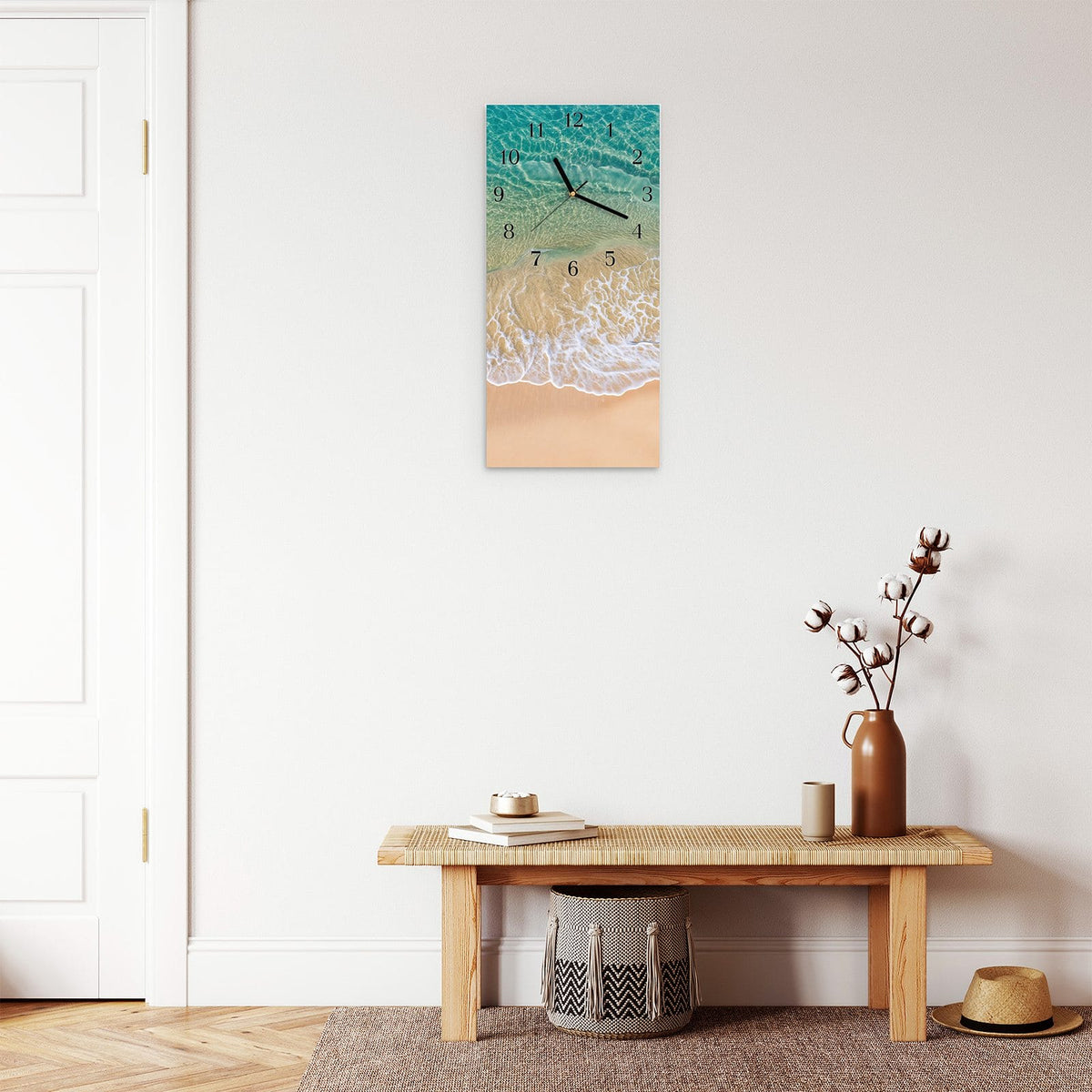 Moderne Wanduhr aus Glas mit Farbtiefe – Wanduhr Strandwellen aus Glas – Hochformat 30 × 60 cm