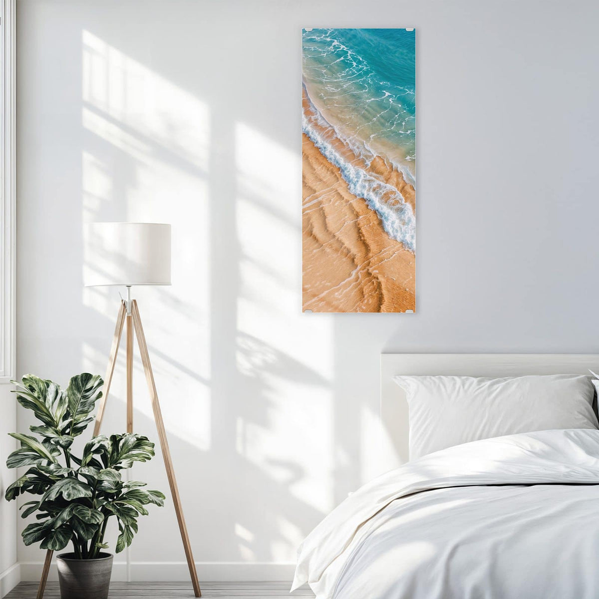 Glasbild Sandrippen am Ufer an der Wand – Luftbild: gerippter oranger Sand mit feinen Schaumlinien, oben rechts türkises Wasser