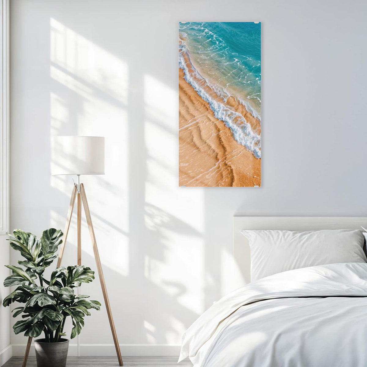 Glasbild Sandrippen am Ufer an der Wand – Luftbild: gerippter oranger Sand mit feinen Schaumlinien, oben rechts türkises Wasser