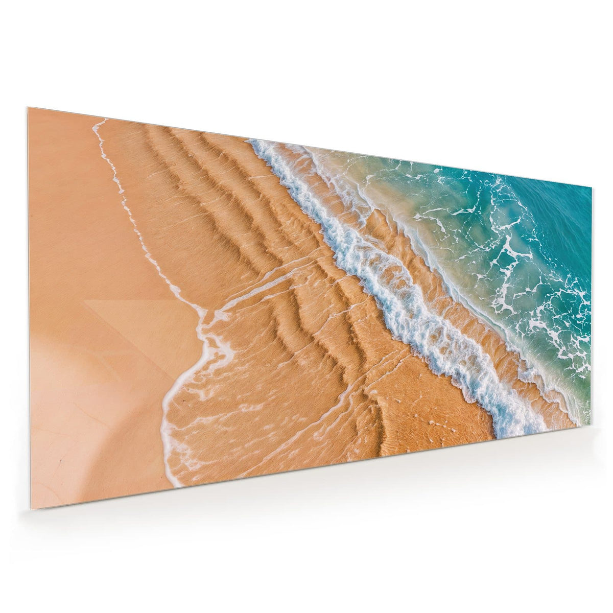 Küchenrückwand aus Glas im Hochformat mit Motiv Sandrippen am Ufer: Luftbild: gerippter oranger Sand mit feinen Schaumlinien, oben rechts türkises Wasser