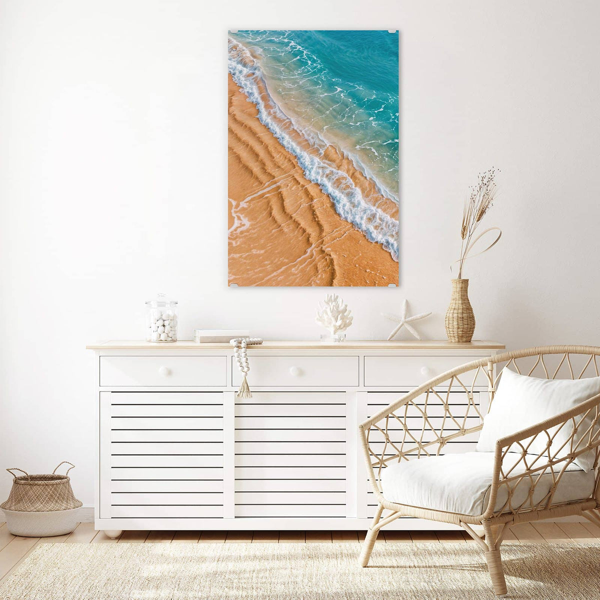 Glasbild Sandrippen am Ufer an der Wand – Luftbild: gerippter oranger Sand mit feinen Schaumlinien, oben rechts türkises Wasser