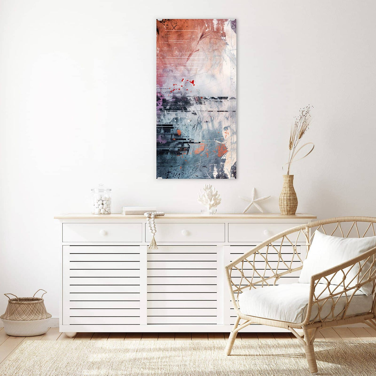 Glasbild Farbschlieren in Lila an der Wand – Verwischte waagerechte Farbschlieren in Lila, Rot und Grau mit Kratzern