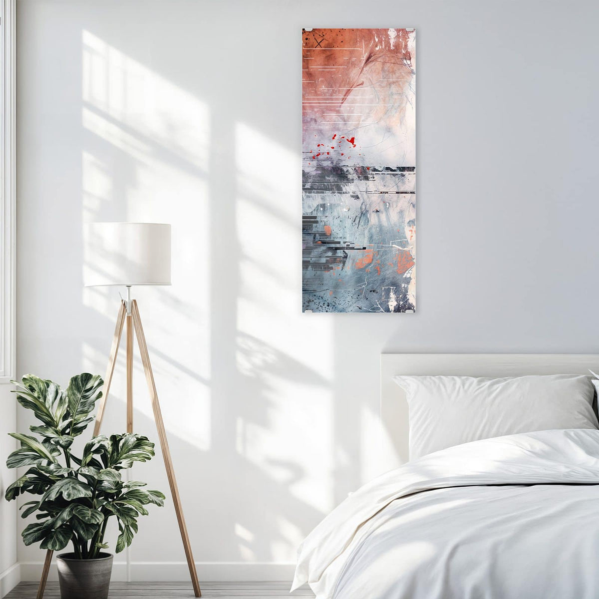 Glasbild Farbschlieren in Lila an der Wand – Verwischte waagerechte Farbschlieren in Lila, Rot und Grau mit Kratzern