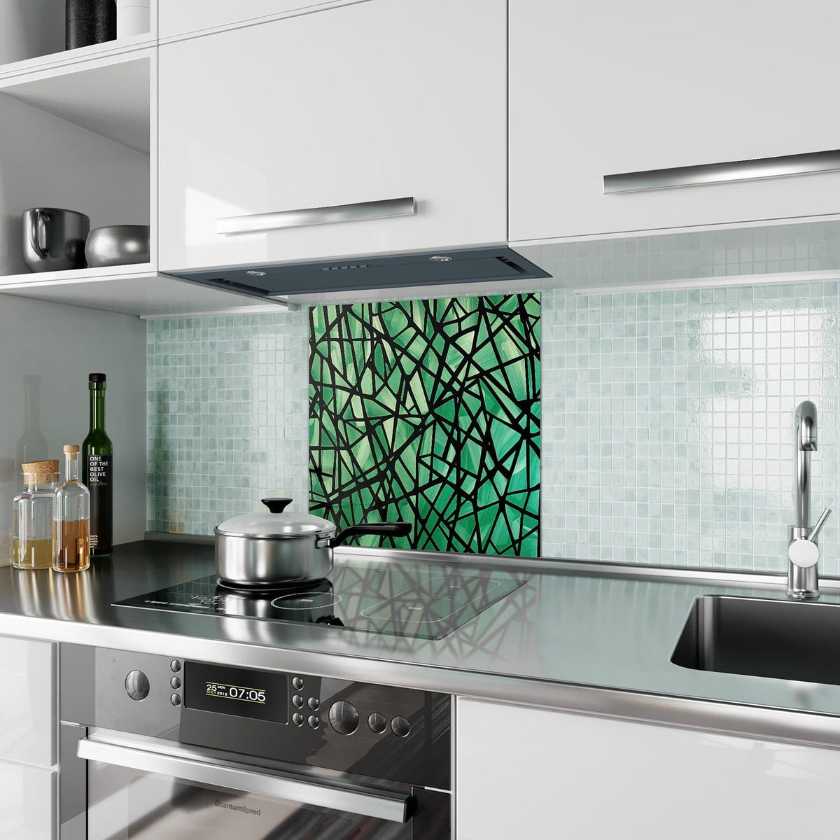 Küchenrückwand aus Glas Glasmosaik in Grün im quadratischen Format als Spritzschutz hinter dem Kochfeld, über dem Fliesenspiegel montiert