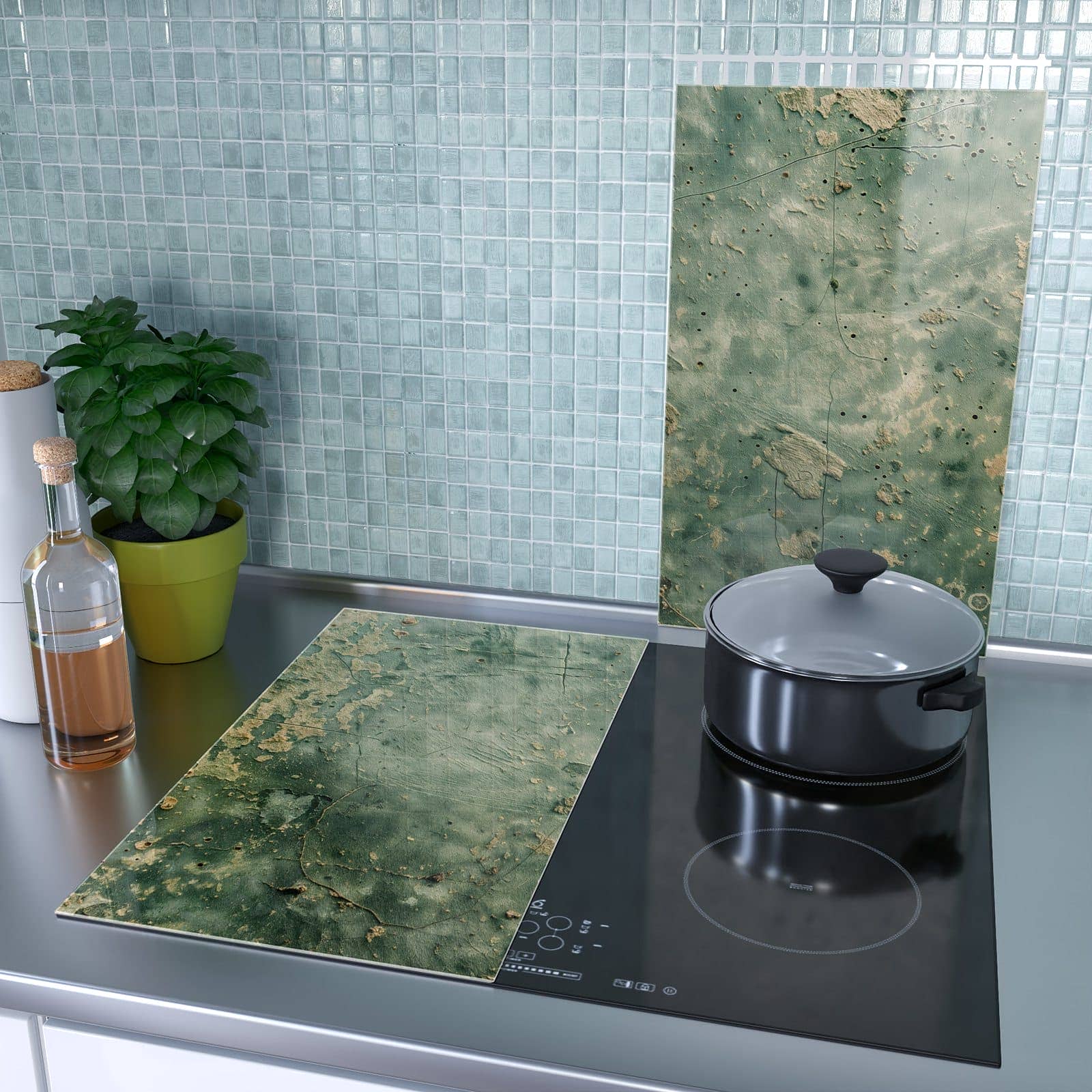 2-teilige Herdabdeckung für Induktionsfeld mit Verwitterte Wandfarbe-Motiv als Spritzschutz hinter dem Kochfeld