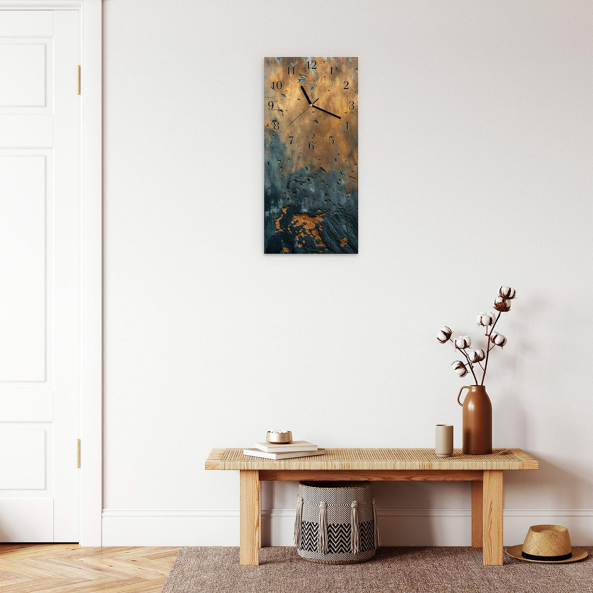 Moderne Wanduhr aus Glas mit Farbtiefe – Wanduhr verwitterte Wand aus Glas – Hochformat 30 × 60 cm