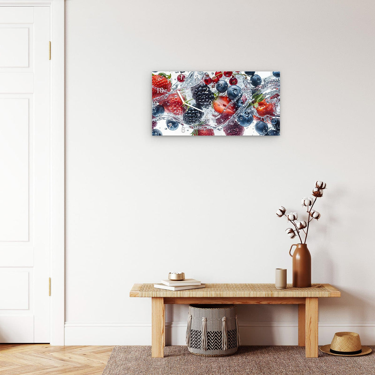 Moderne Wanduhr aus Glas mit Farbtiefe – Wanduhr Beeren im Wasser aus Glas – Querformat 60 × 30 cm