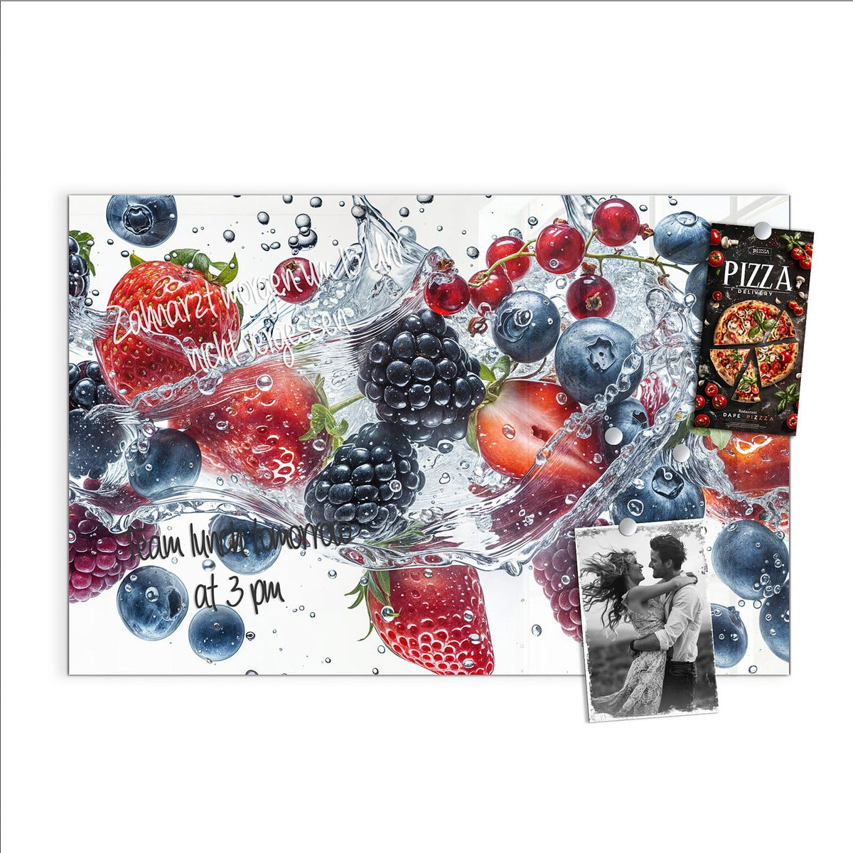 Beschreiben, abwischen, anheften – Magnettafel - Beeren im Spritzwasser