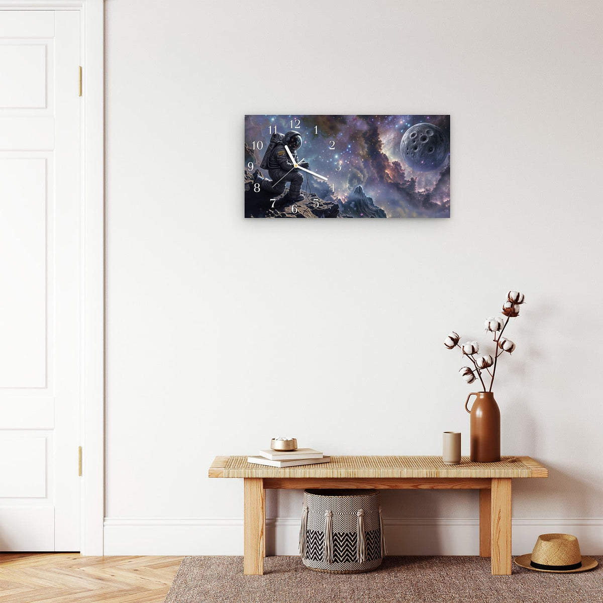 Moderne Wanduhr aus Glas mit Farbtiefe – Wanduhr Astronaut im Weltraum aus Glas – Querformat 60 × 30 cm