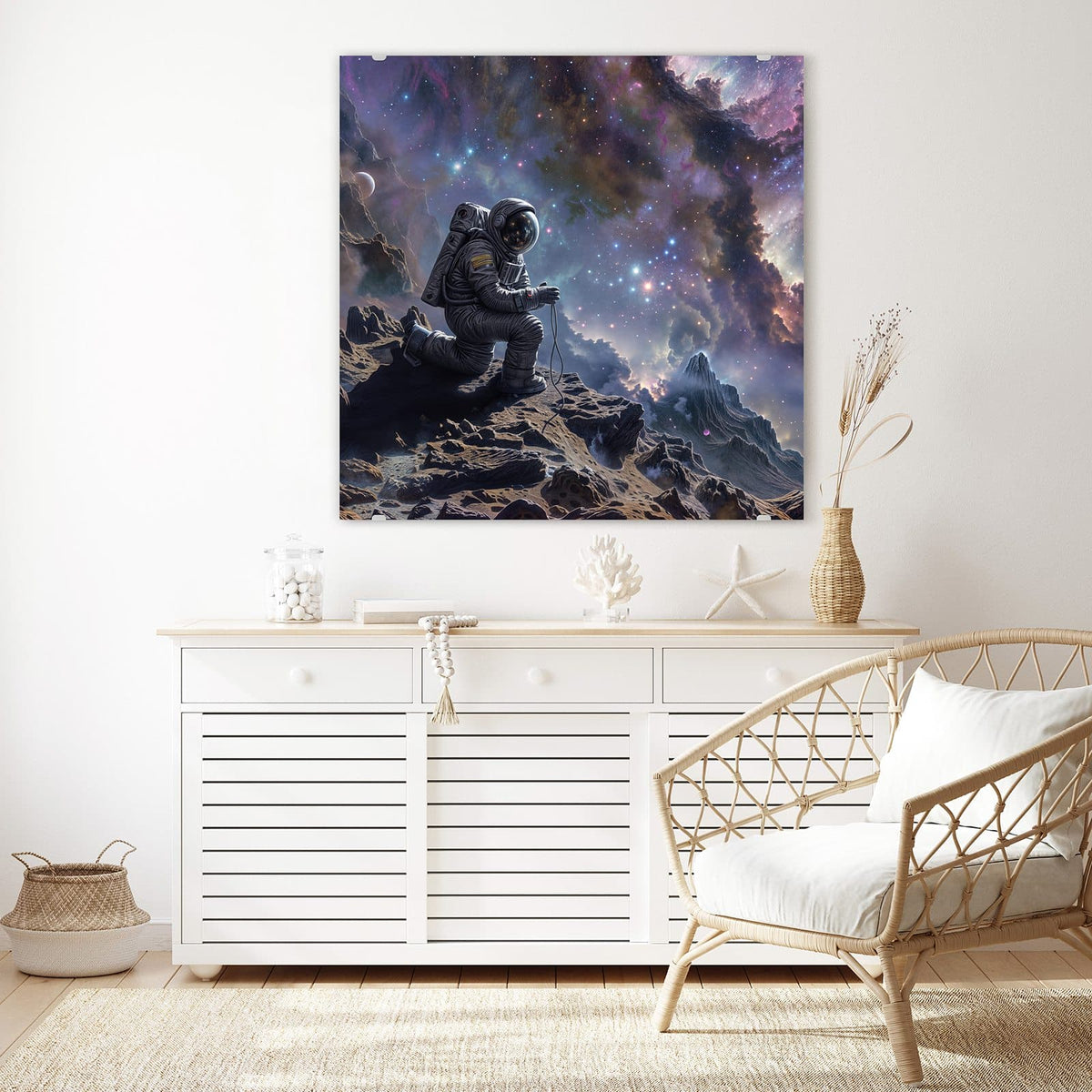 Glasbild Astronaut und Galaxie an der Wand – Astronaut kniet auf zerklüftetem Felsgrat vor riesigem violett-buntem Nebel mit Sternen