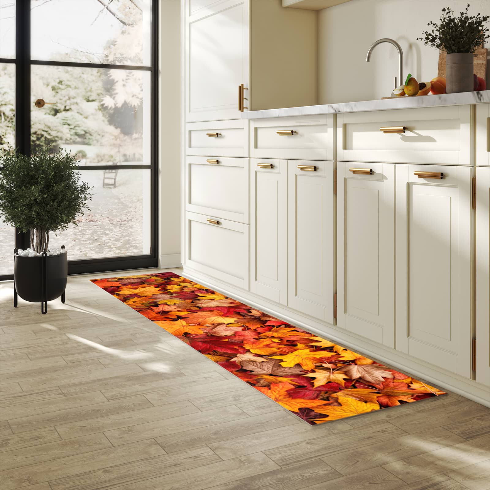 Pflegeleichter waschbarer Küchenläufer mit Motiv Herbstlaub in heller Küche