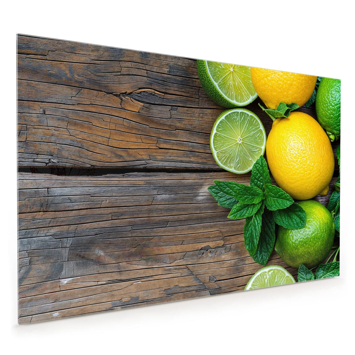 Küchenrückwand aus Glas im Hochformat: Ganze und halbierte Zitronen und Limetten mit frischen Minzblättern auf dunklem, verwittertem Holz.