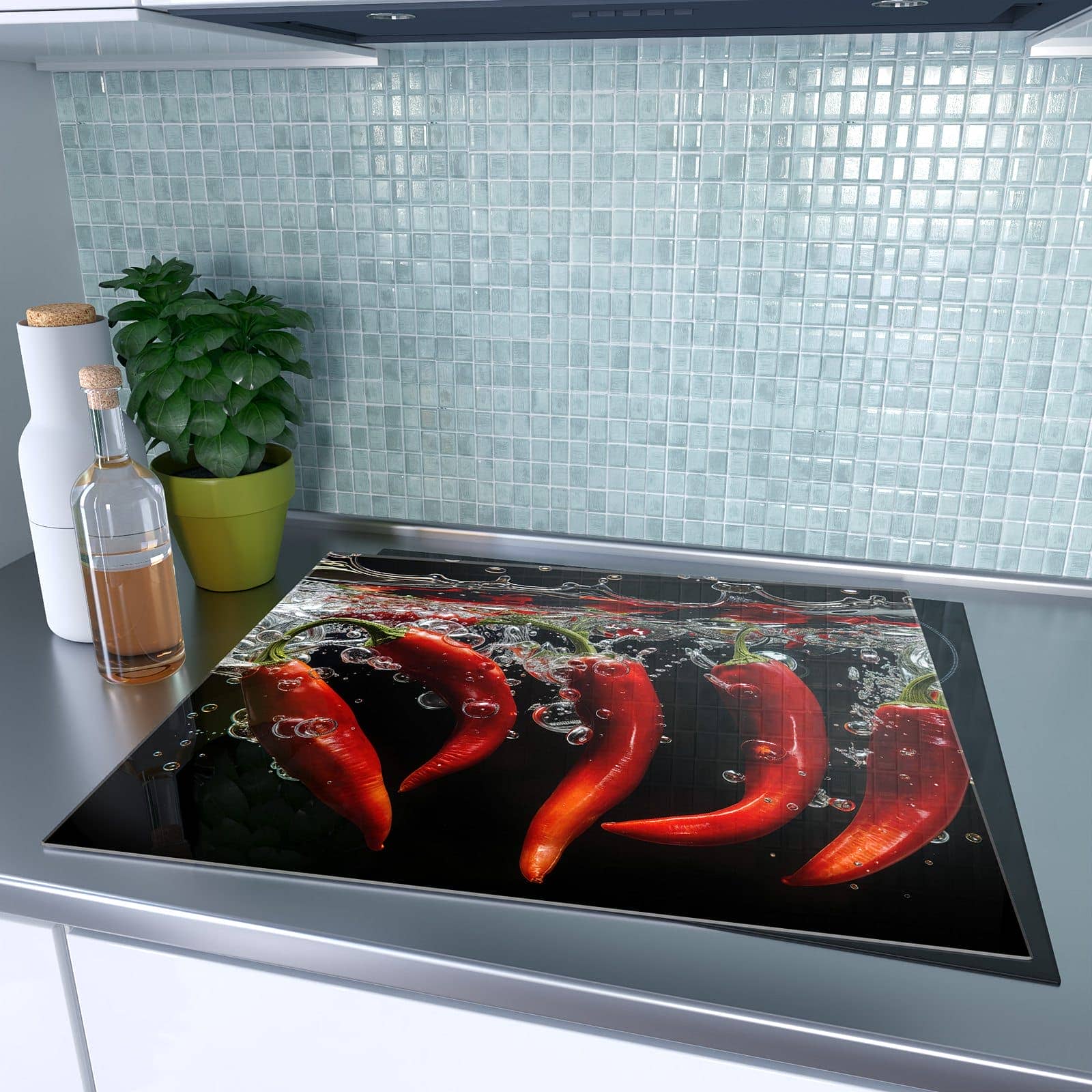 1-teilige Herdabdeckung aus Glas mit Chili unter Wasser-Motiv auf dem Ceranfeld
