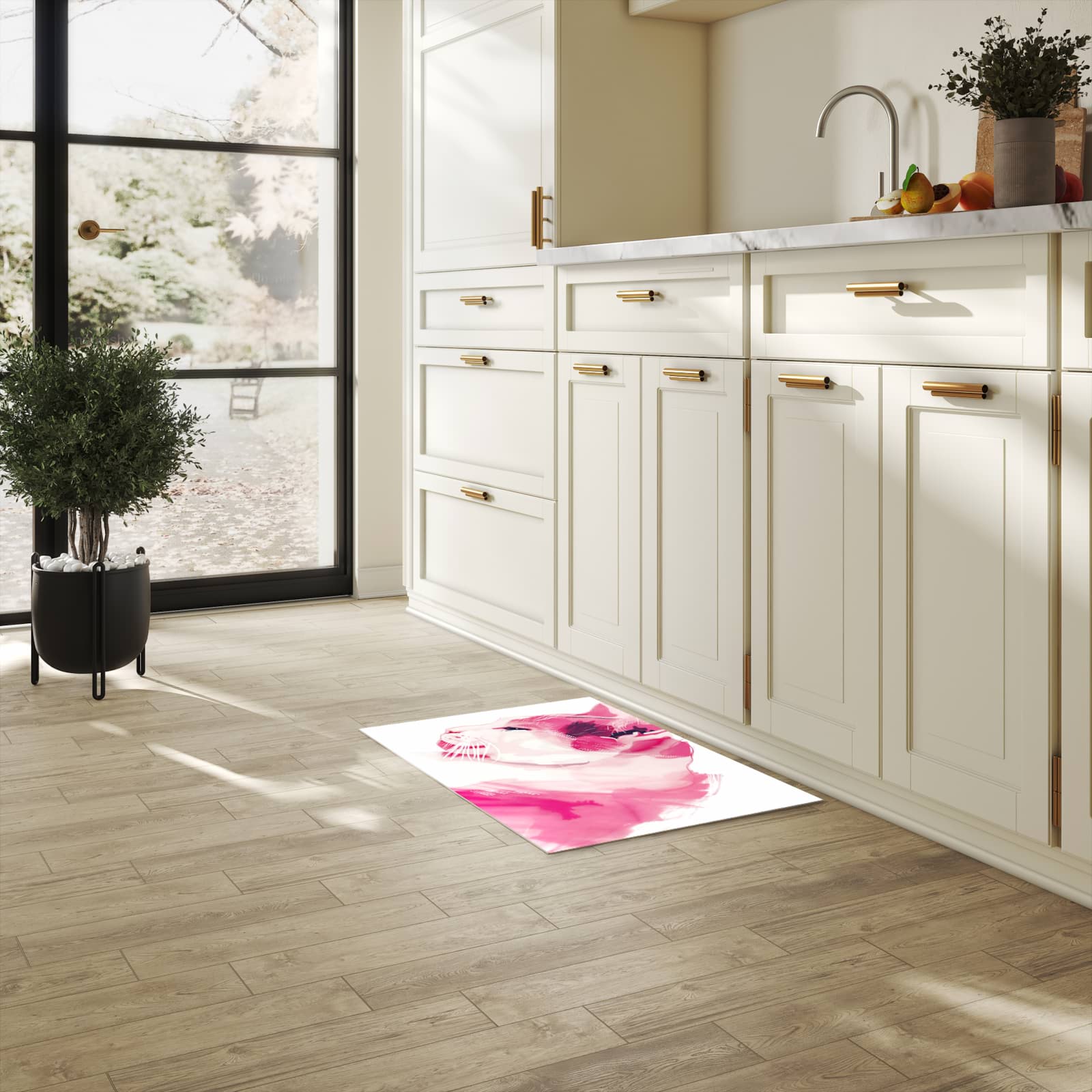 Fleckenresistenter Küchenläufer mit Motiv Katzenportrait in heller Küche