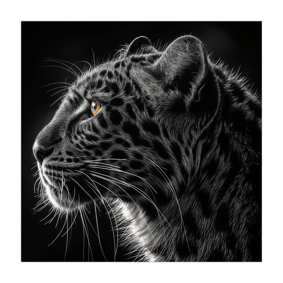 Fotorealistischer Leopardenkopf im Profil, schwarz-weiß, mit einem leuchtend goldenen Auge