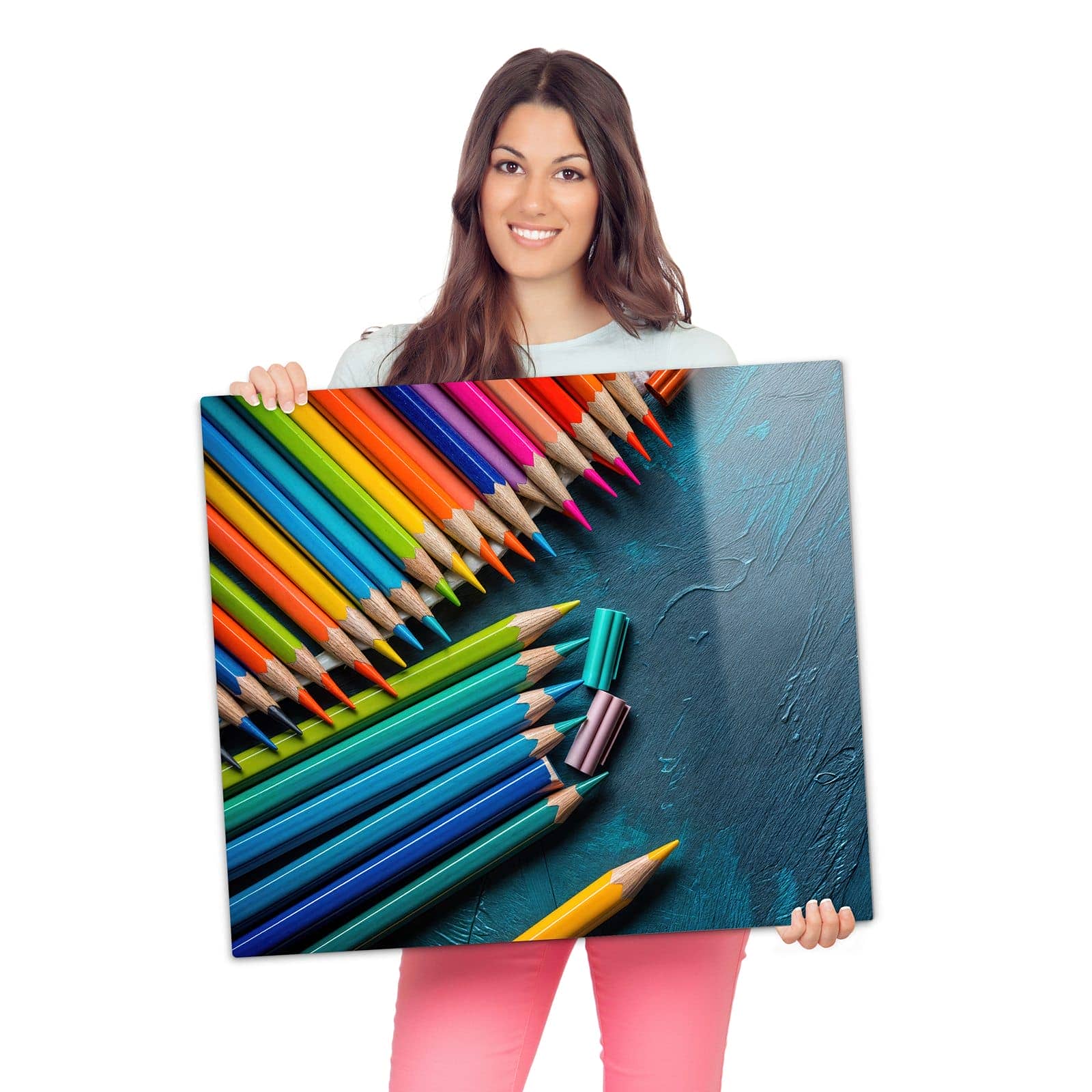 Abdeckplatten für den Herd mit Buntstifte auf Holz-Motiv wird zur Größendarstellung gehalten