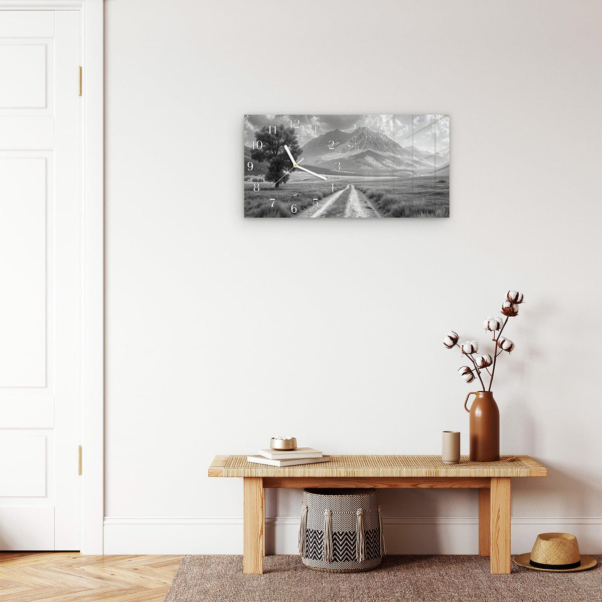 Moderne Wanduhr aus Glas mit Farbtiefe – Wanduhr Berglandschaft Weg aus Glas – Querformat 60 × 30 cm