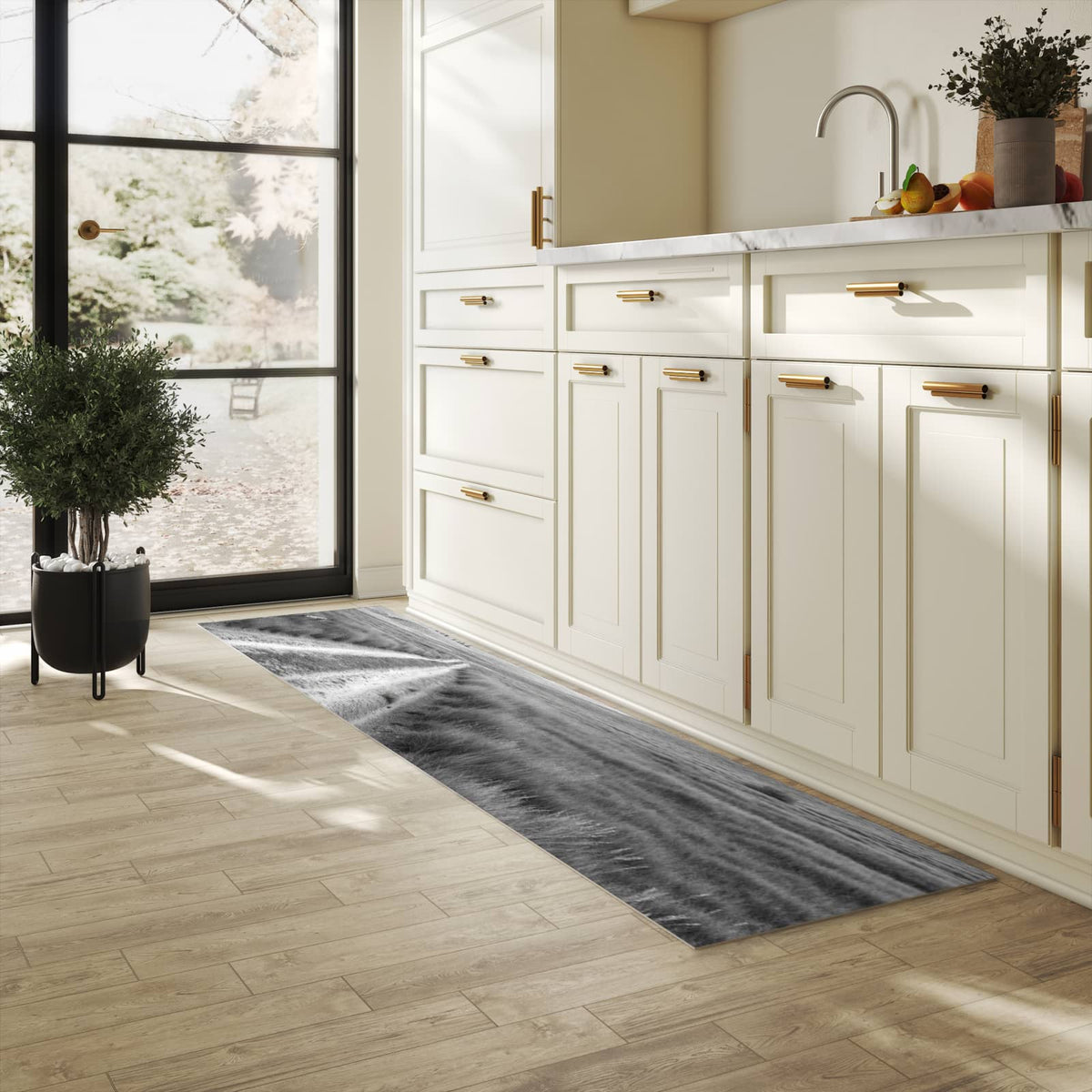 Waschbarer Küchenteppich mit Motiv Berglandschaft Weg in heller Küche