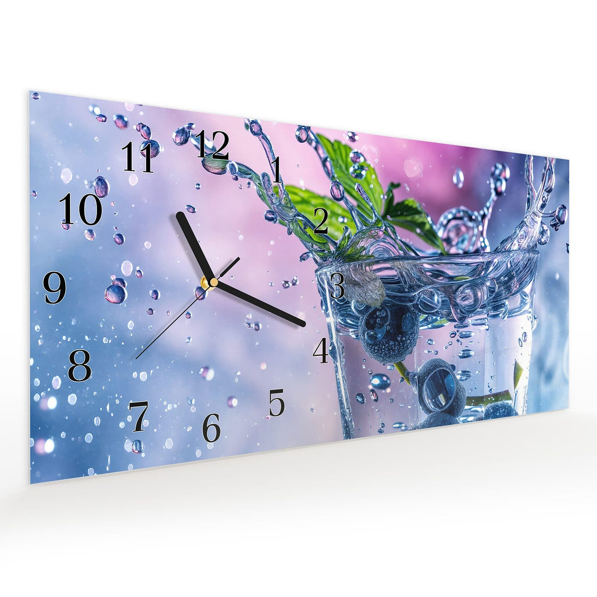 Vormontiert – mit Schwebeeffekt – Wanduhr Erfrischendes Getränk aus Glas – Querformat 60 × 30 cm