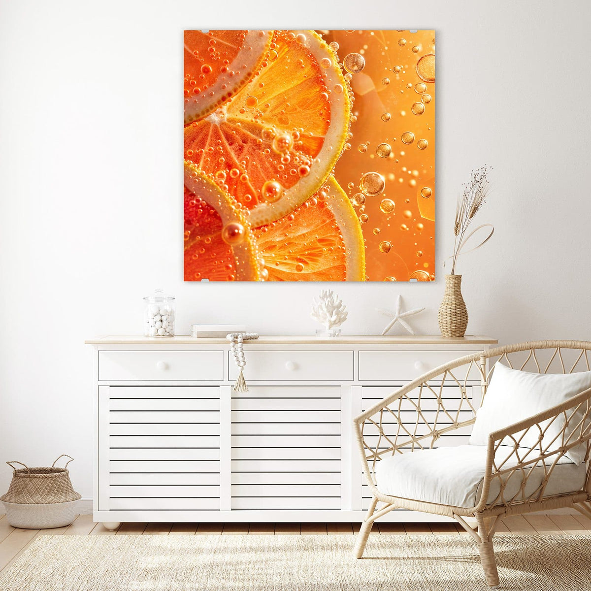 Glasbild Orangen im Sprudel an der Wand – Orangen- und Blutorangenscheiben in sprudelnder orangener Flüssigkeit