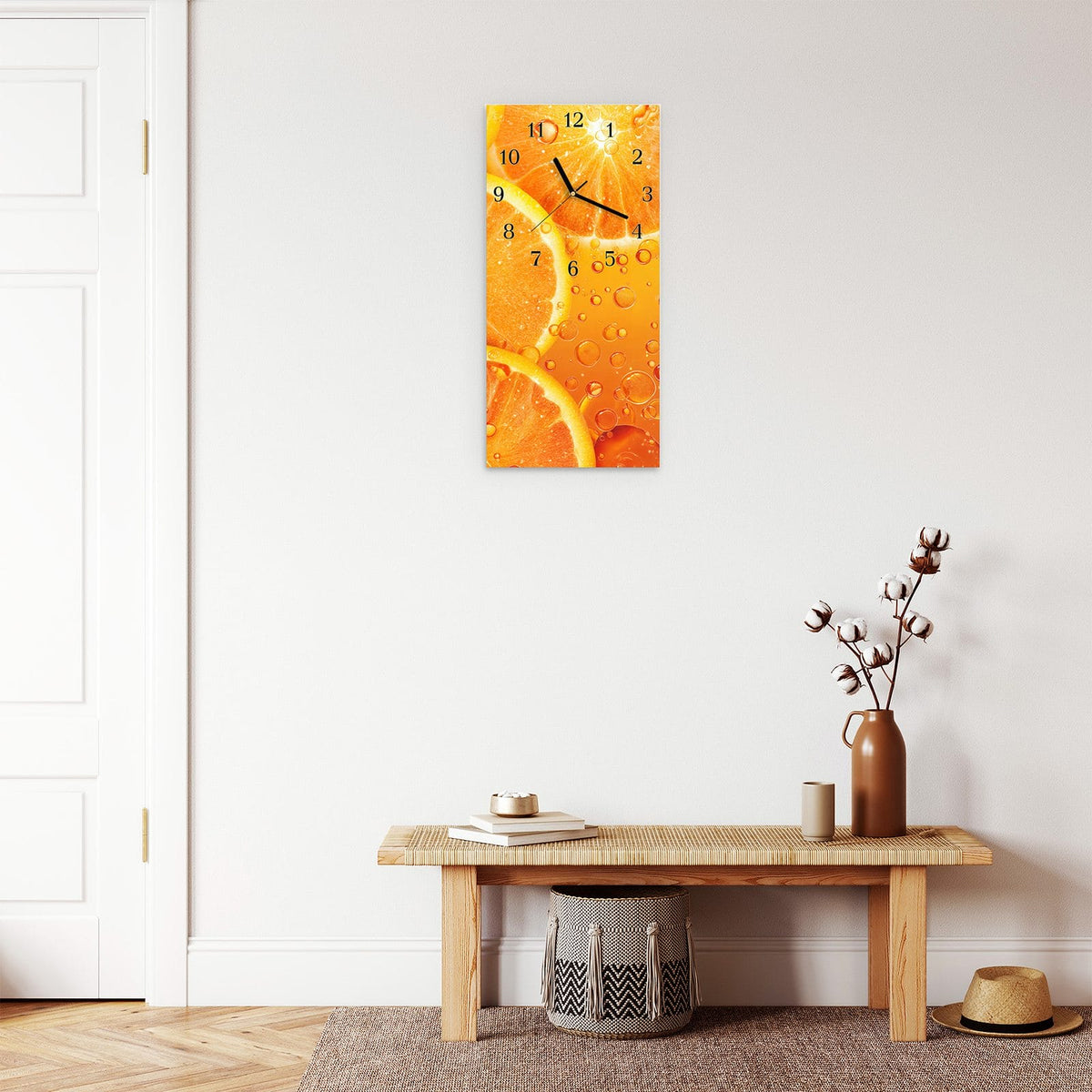 Moderne Wanduhr aus Glas mit Farbtiefe – Wanduhr Erfrischende Orange aus Glas – Hochformat 30 × 60 cm