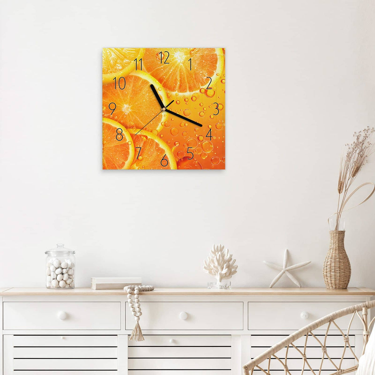 Wanduhr Sprudelnde Orangen aus Glas – Quadratisch 30 × 30 cm – Orangenscheiben mit feinen Bläschen