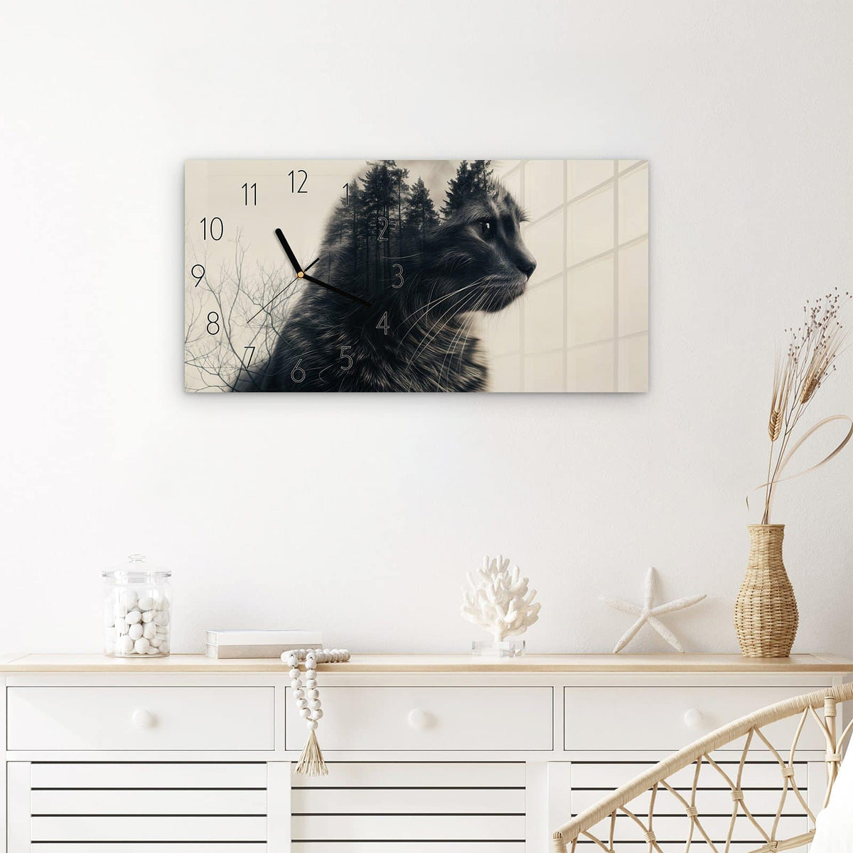 Wanduhr Waldkatze aus Glas – Querformat 60 × 30 cm – Katzenprofil mit Wald verschmolzen