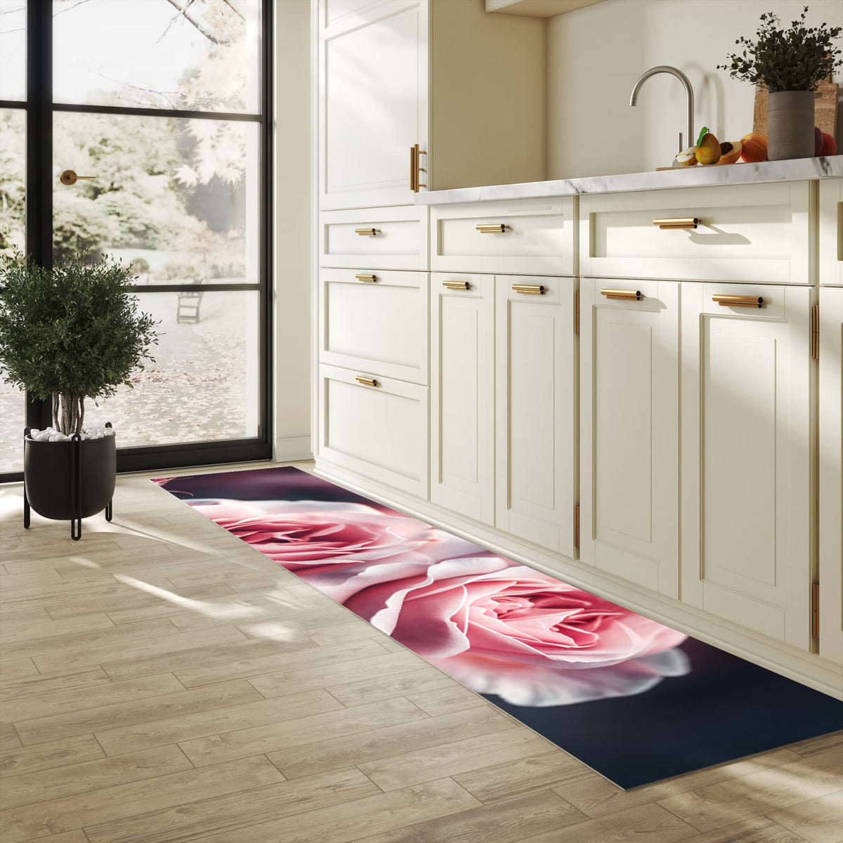 Hygienischer rutschfester Küchenteppich mit Motiv Rosenblüten Duo in heller Küche