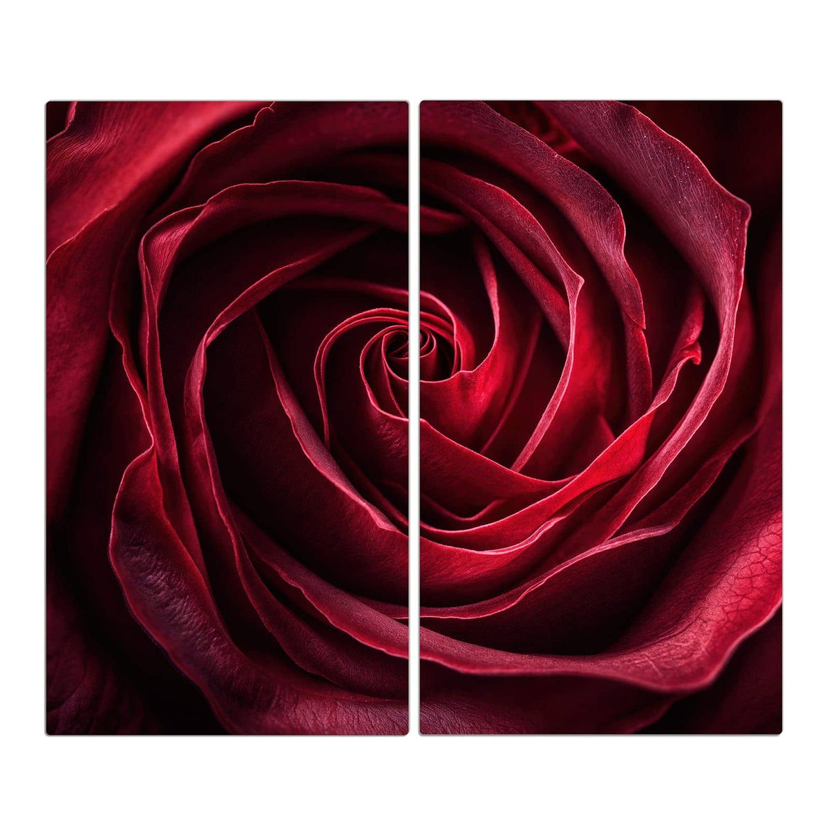 Tiefrote Rosenblüte formatfüllend, die Blätter drehen sich spiralig zur Mitte.